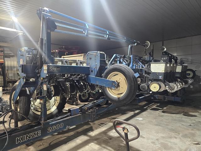 Image of Kinze 2600 equipment image 1