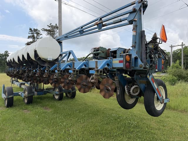 Image of Kinze 2600 equipment image 1