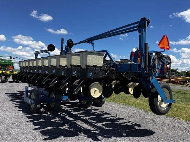 Image of Kinze 2600 equipment image 2