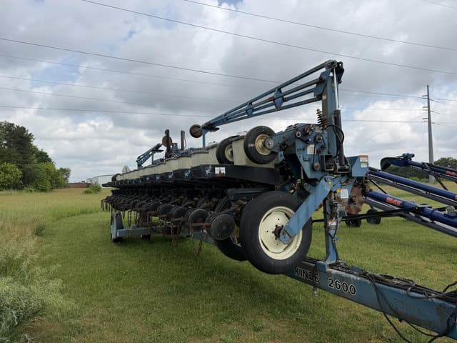 Image of Kinze 2600 equipment image 4