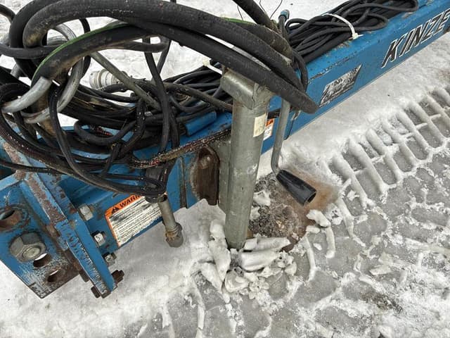 Image of Kinze 2600 equipment image 4