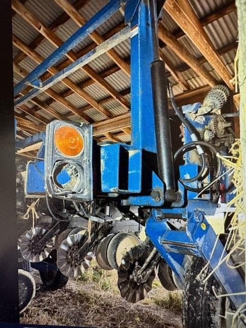 Image of Kinze 2600 equipment image 4
