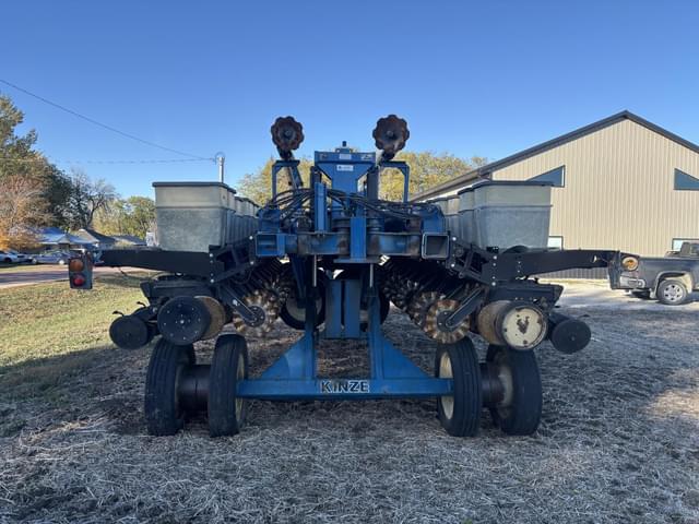 Image of Kinze 2700 equipment image 3