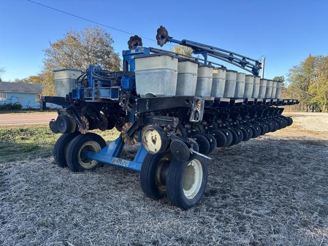 Image of Kinze 2700 equipment image 4