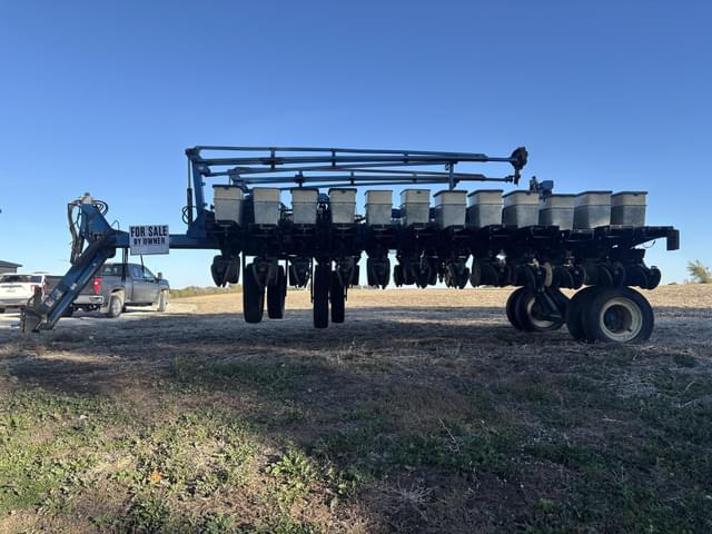 Image of Kinze 2700 equipment image 1