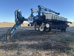 1997 Kinze 2700 Image