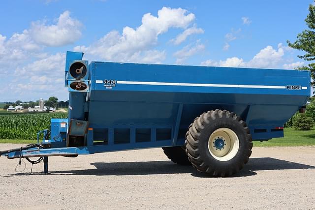 Image of Kinze 840 equipment image 1