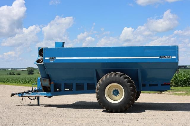 Image of Kinze 840 equipment image 2
