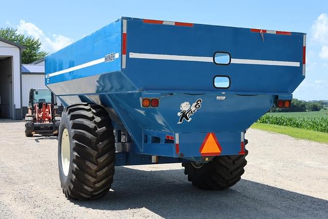 Image of Kinze 840 equipment image 4