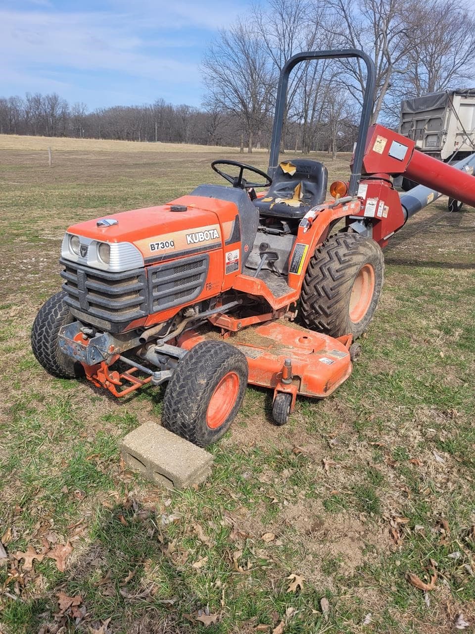 Image of Kubota B7300 Primary image