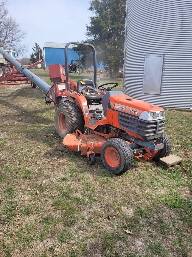 Image of Kubota B7300 equipment image 2