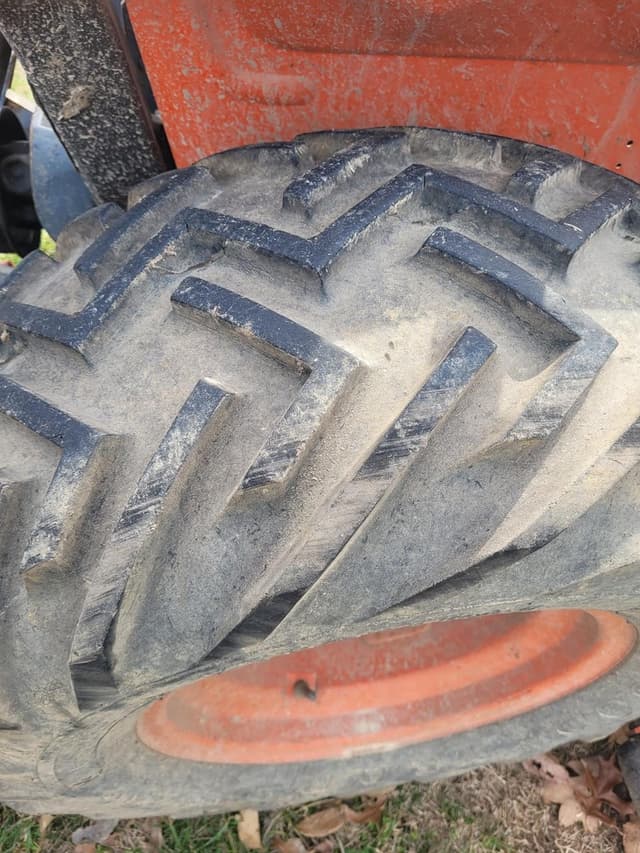 Image of Kubota B7300 equipment image 4