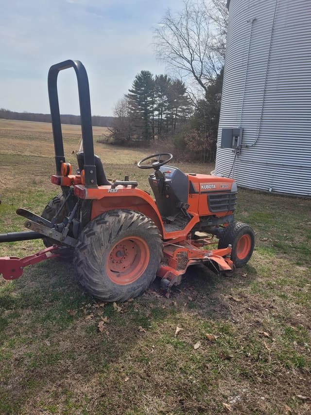 Image of Kubota B7300 equipment image 3