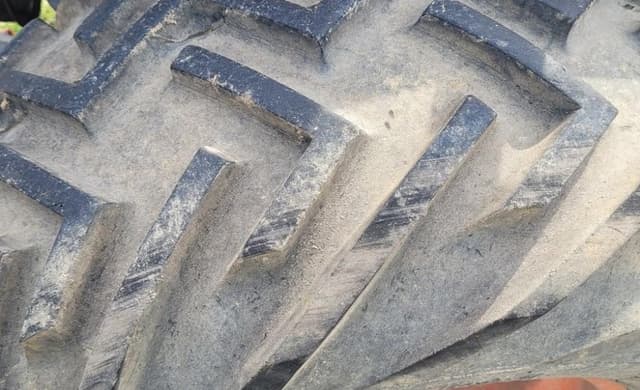 Image of Kubota B7300 equipment image 4