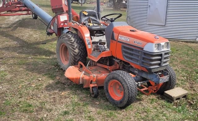 Image of Kubota B7300 equipment image 2