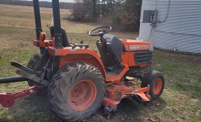 Image of Kubota B7300 equipment image 3
