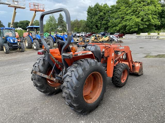 Image of Kubota L2900 equipment image 2