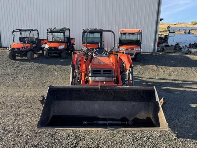 Image of Kubota L2900 equipment image 2