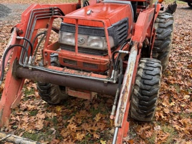 Image of Kubota L3010 equipment image 1