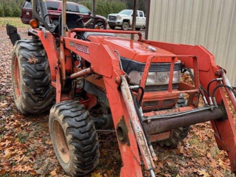1997 Kubota L3010 Equipment Image0