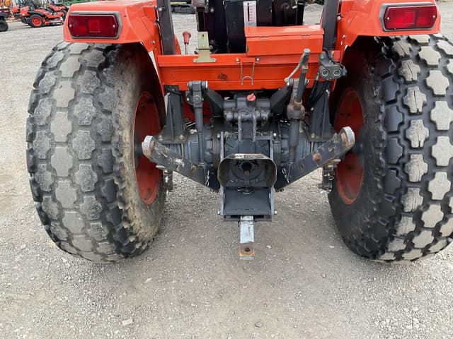 Image of Kubota M4700 equipment image 4
