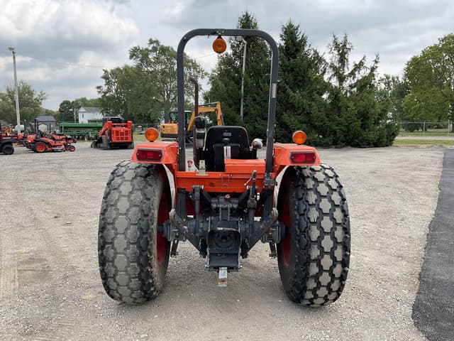 Image of Kubota M4700 equipment image 3