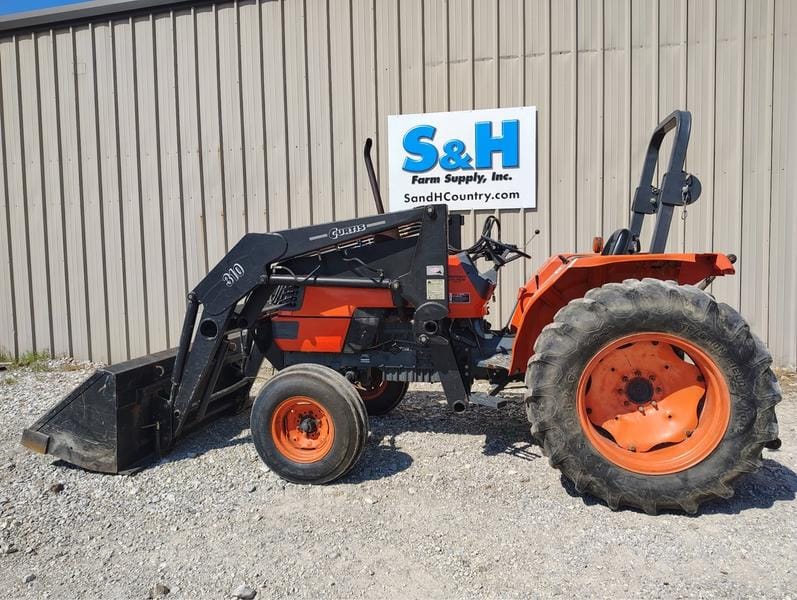 1997 Kubota M4700 Equipment Image0