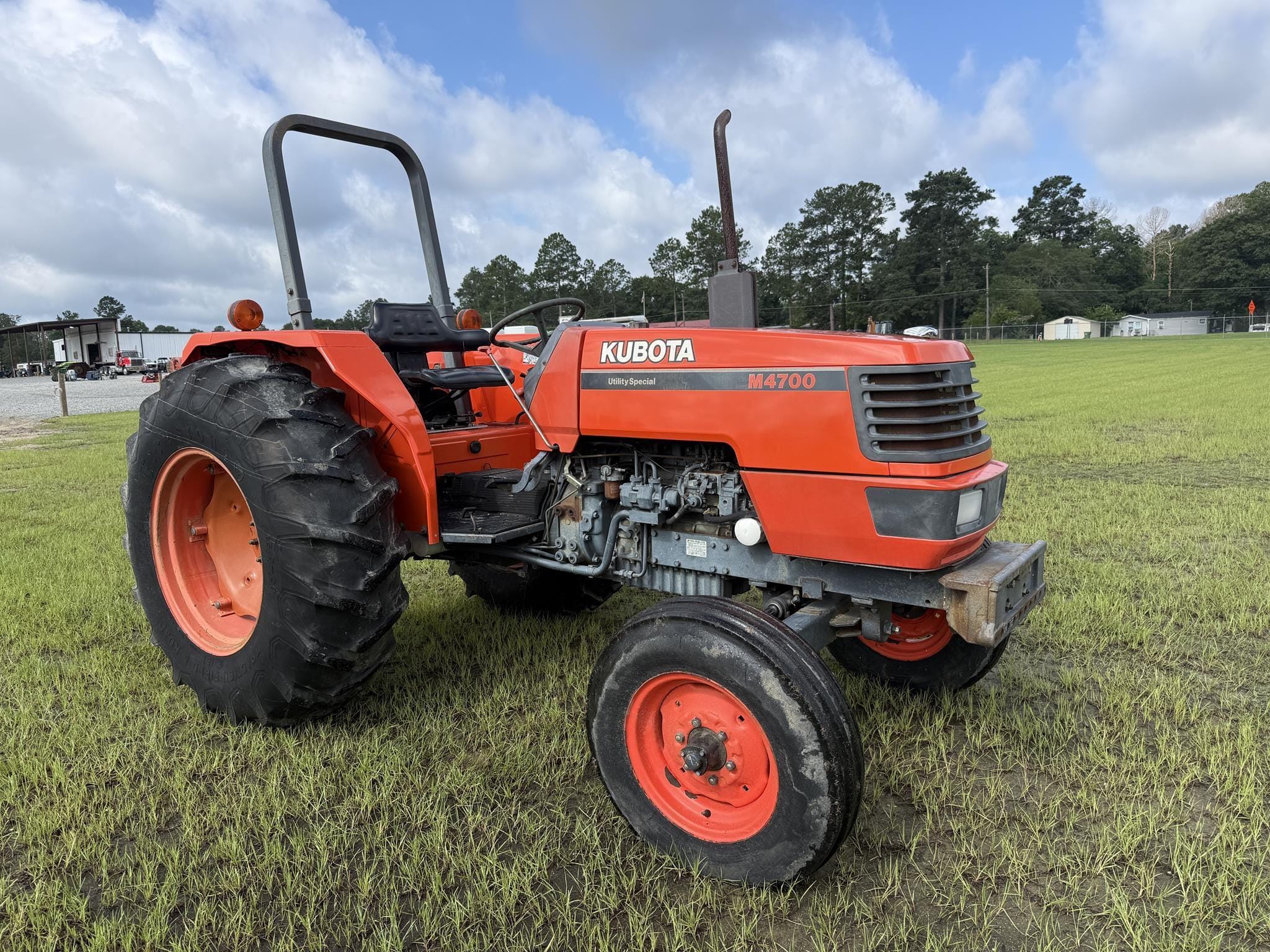 1997 Kubota M4700 Equipment Image0