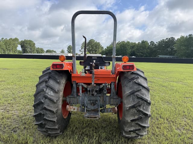 Image of Kubota M4700 equipment image 3