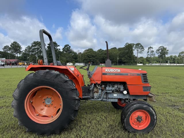 Image of Kubota M4700 equipment image 1