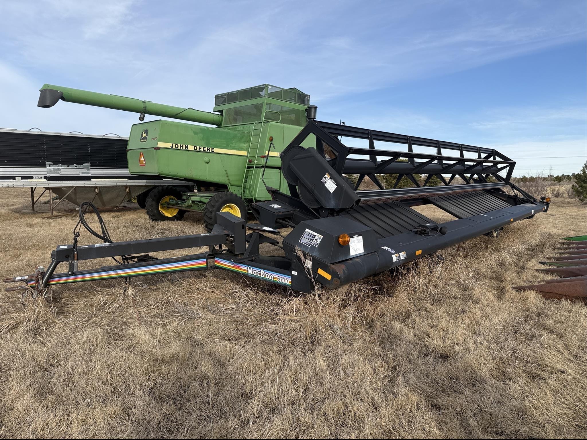 1997 MacDon 3000 Equipment Image0