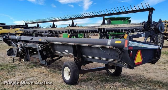 Image of MacDon 960 equipment image 3