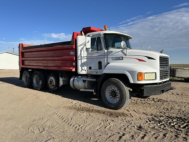 Image of Mack 600 equipment image 1