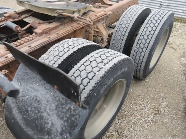 Image of Mack CH600 equipment image 4