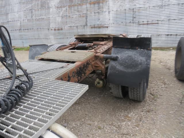 Image of Mack CH600 equipment image 3