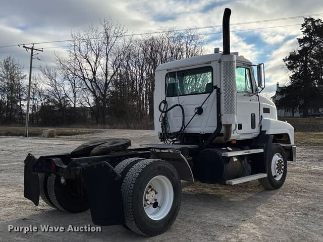 Image of Mack CH612 equipment image 4