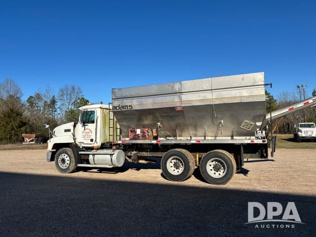 Image of Mack CH613 equipment image 3