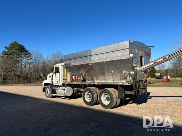 Image of Mack CH613 equipment image 4