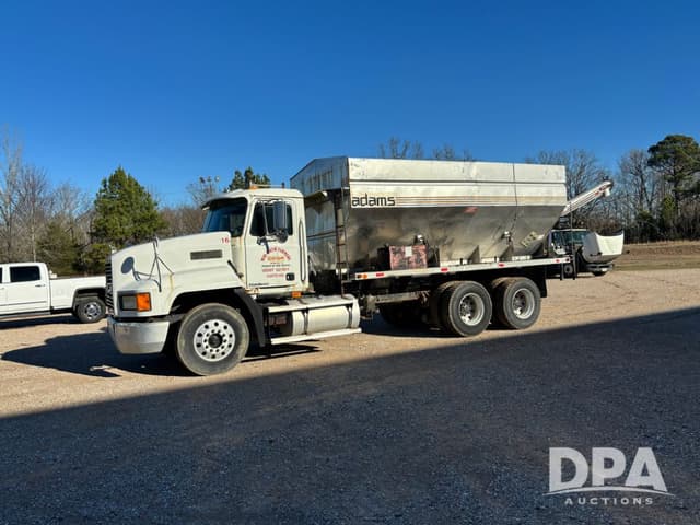 Image of Mack CH613 equipment image 1