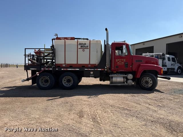 Image of Mack CH613 equipment image 3