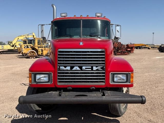 Image of Mack CH613 equipment image 1