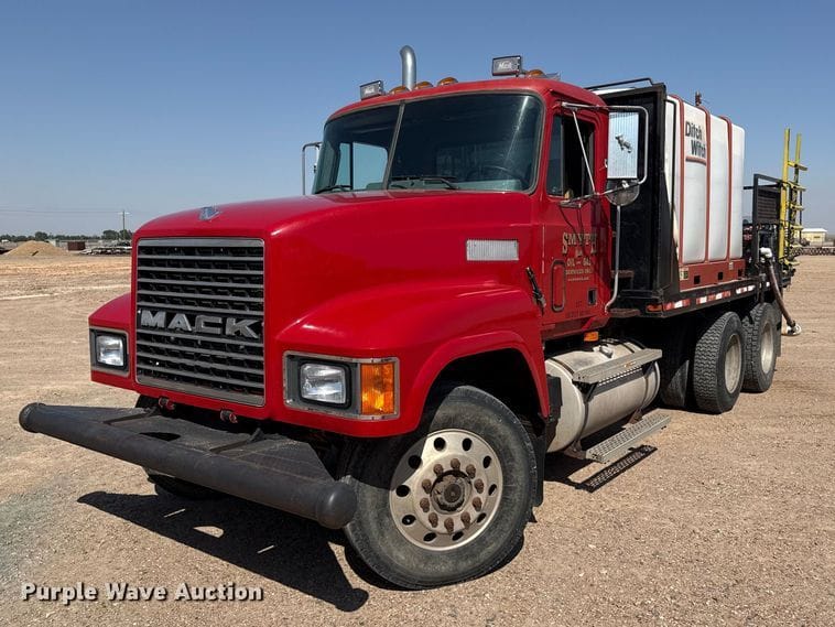 1997 Mack CH613 Equipment Image0