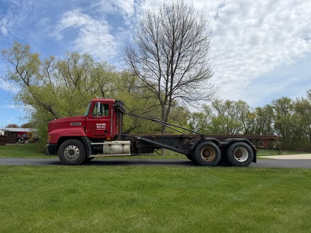 Image of Mack CH613 equipment image 4