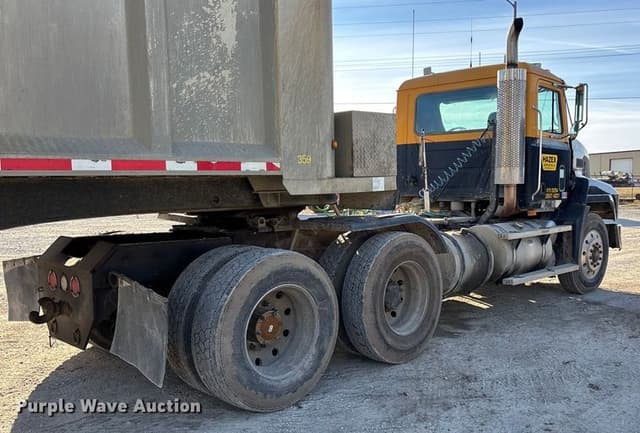 Image of Mack CH613 equipment image 4