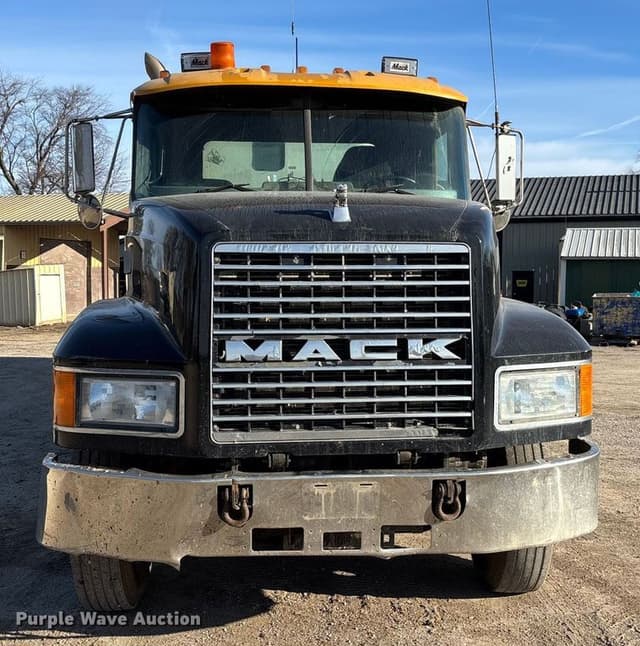 Image of Mack CH613 equipment image 1