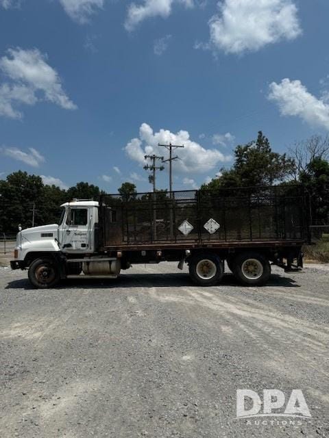 Main image Mack CH613