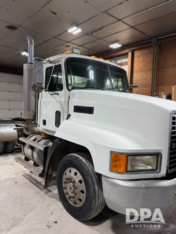 Image of Mack CH613 equipment image 1