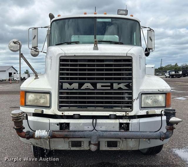 Image of Mack CH613 equipment image 1