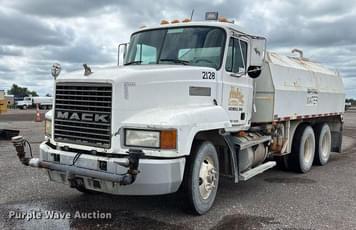 Main image Mack CH613