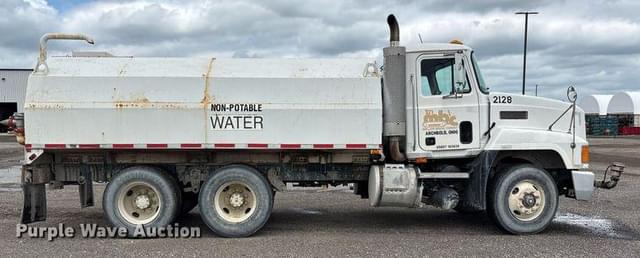 Image of Mack CH613 equipment image 3